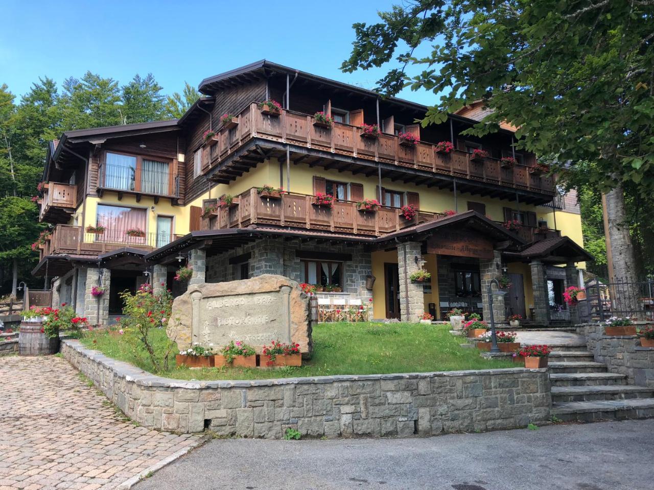 Albergo Bertocchi Collagna Exterior foto